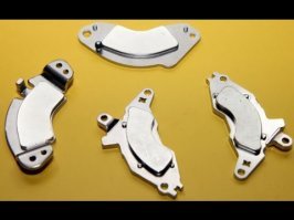 1. Разбираешь умерший жёсткий диск, и получаешь 1-2 шикарных _очень_ сильных неодимовых магнита. Дальше один магнит под ткань, другой над ней - схватилось. Теперь можно прикладывать разные железяки, и никуда они не денутся. И ничего не пострадает, в отличие от дурацкого предложения протыкать перчатку. 
Хинт: если нужно магнит отделить от металлической рамки - достаточно погреть его на пару от чайника, там легкоплавкий клей. Но! Магниты очень непрочные, и без рамки очень быстро разломаются на мелкие кусочки.
12. Берутся пружинные канцелярские скрепки - и скрепляешь что угодно.
Хинт: если взять самую большую и прищепить её на столешницу, то в "ушки очень удобно проводить кабели для зарядки и т.п.