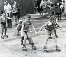 Смотришь иногда на такие счастливые детские лица,и почему то кажется,что сейчас они не такие.