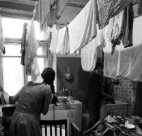 Автор,ты бы написал ,что это кухни "закордона".А то я сначала не понял,с какой это планеты. Вот,реальные кухни тех лет в совдепе.