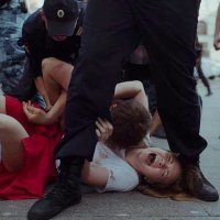 "Достойные"  гвардейцы золотого кардинала :