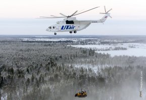 В той тайге, летом, технику можно перевезти только так.