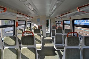 Был прошлым летом в Чебоксарах. Обратил внимание, что проводов над путями нет. Думал, что электричек там нет. Оказалось, что вместо них есть РА-2.  
И это не богатый регион.