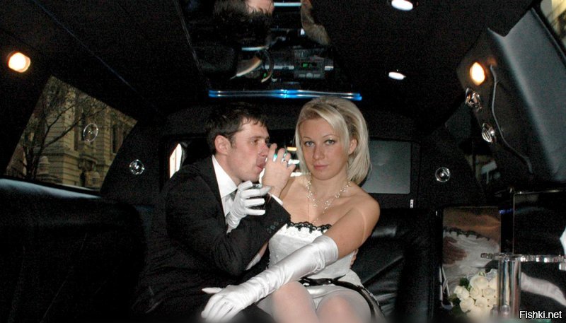 настоящие патриоты, например пресс-секретарь Лаврова, Мария Захарова,
свадьбу должны проводить в "давно загнивающей" Америке, например в Нью-Йорке.
а свадьбу на Родине оставьте для проплаченной госдепом пятой колонне