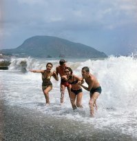 Ох, отчаянные ребята... Шторм баллов 5-6.