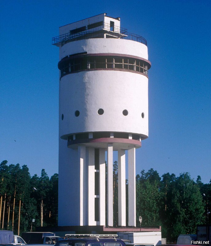 Странно что нет Белой башни в Екб. На момент постройки в 30-е годы это была крупнейшая водонапорная башня. Последняя башня в Питере - аналог Белой башни.
Сейчас конечно видок у неё не свежий, но планы по восстановлению четко обозначены.