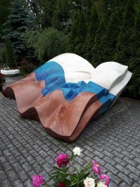 Вот ещё криминальные могилы.