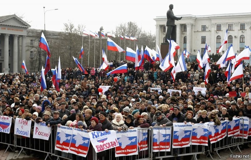 По вашей логике эти люди тоже должны были молчать в тряпочку и пахать, а не слушать всяких провокаторов русского мира?
