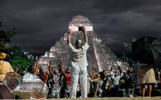 Великий Думатель! Мы пришли издалека, мрак.. Ты вычислил основной вопрос жизни, вселенной и вообще?
  О, нет. Я смотрела телек. Я создала для этого другой компьютер.