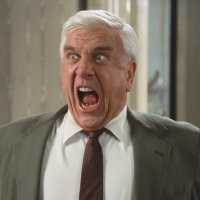 Лесли Нильсен в Сиянии... Хотел бы я на это посмотреть...