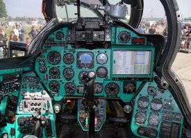 А вот эта "ручка" - реально с вертолета. Помню на МИ-24 такой штурвал был.