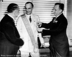 Дегенерат, ты свои больные фантазии мне не преписывай Финны ничего не перехватывали, а болкировали, давай повтори по буквам Б-Л-О-К-И-Р-О-В-А-Л-И поставки грузов по реке Свирь и по жд ветке севернее Ладоги. 

На сайтах "помойках" есть фотографии награждения Форда высшей наградой рейха и фотографии встречи Гитлера c главой IBM. Давай расскажи что это фэйки.

Кстати, на одной из таких помоек Fobosgrunt рассказывает о помойках


Во время Нюрнбергского процесса бывший президент Имперского банка Ялмар Шахт в беседе с американским адвокатом заявил: «Если вы хотите предъявить обвинение промышленникам, которые помогли перевооружить Германию, то вы должны предъявить обвинение самим себе. Вы обязаны будете предъявить обвинение американцам. Автозавод «Опель», например, ничего не производил, кроме военной продукции. Владела же этим заводом ваша «Дженерал моторс». 

Ну и конечно, для дегенератов фэйк публикация высказывания Гарри Трумана
в New York Times, 24.06.1941.