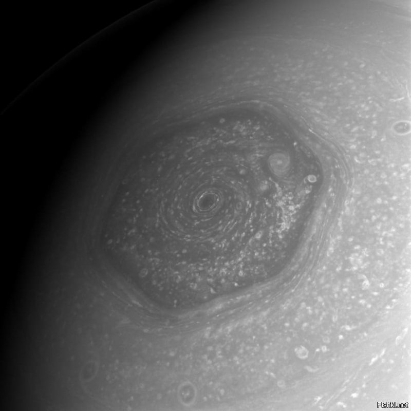 А на Сатурне на полюсе гайка шестиугольная валяется. :) Под ключ на 25 000 км.
