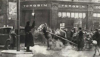 Торгсин (торговля с иностранцами) на Смоленской площади, по видимому именно сюда однажды заглянули Коровьев и Бегемот....