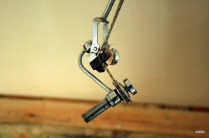 Я никогда не забуду этот "тросик" (ну или как он там называется?) с расцветкой питона, и всё это так медленно крутилось...