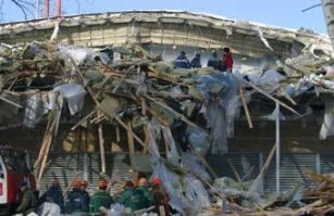 14 февраля 2004 года в 19:15 произошло обрушение купола в комплексе «Трансвааль-парк». По некоторым оценкам, в момент аварии в аквапарке находилось до 1300 человек. 14 февраля 2004 года пришёлся на субботу, выходной день, тем более в этот день традиционно отмечается День святого Валентина (День всех влюблённых), что привлекло в аквапарк большое количество отдыхающих, особенно молодёжи.

Площадь обрушения составила примерно 5 тыс. м . Купол постройки упал на зону водных развлечений, не задев только взрослый бассейн. В результате трагедии 28 человек (из них 8 детей) погибли, 12 получили тяжёлые увечья и около 200 получили различные ранения