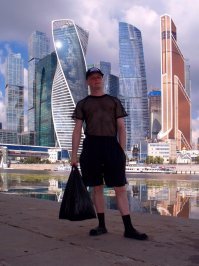 Месье знает толк в извращениях, однако.