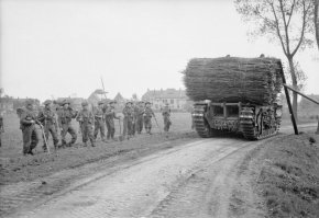 Это сарказм? Но он весьма глупо выглядит. Вот разработка английских ученных. Ардены, 1944 год. Англичане правда не догадались, что "связки прутьев" можно порезать и получить из одной четыре. Но всё это спасало жизни танкистов и ускоряло скорость наступления.