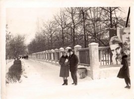 Еще бы фильмы хорошие, отечественные, на которые рисовать плакаты...
Кусочек плаката с прошлого нашего города.