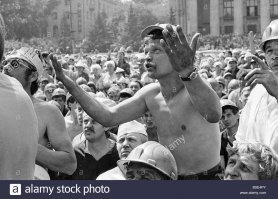 Я в те годы как-раз работал в первой аптеке г. Кемерово, которая находится на площади Ленина в г. Кемерово, где сидели шахтёры и разваливали страну.