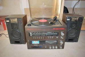 Не достался Маяк, протирал головку у этого чудо комбайна.
Колонки до сих пор живы.
А ещё отвертку надо мелкую в комплект.