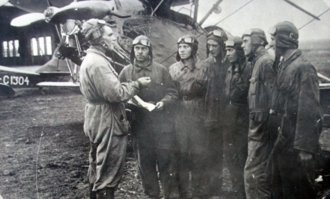 Те времена, когда у нас простые люди тоже были гораздо богаче. Захотел полетать на самолете? Здоровье и желание, а не адское количество денег.