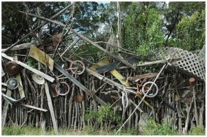 Такой забор хрен перелезешь! :)