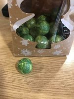 Из-за зеленых фантиков кажется, что это брюссельская капуста   но это конфеты 



Дык так и задумано!