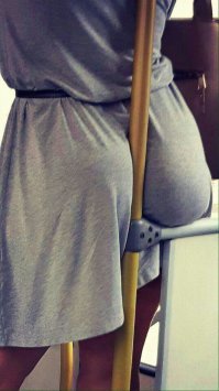 когда зону бикини не побрила - сама виновата.