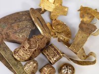 Только откуда такой уровень эстетики в изделии?

Сравните уровень славян нашего тысячелетия и минойских пчел