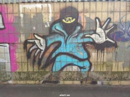 Кое что (например Елизавета с баллончиком) спорно, но в основном красиво, аккуратно и просто здорово. От такого отличается в лучшую сторону. Ну и Чак с рекламой вообще не в тему.