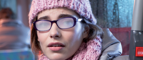 В приведенном случае, видеть все равно можно. 
Когда запотевают...