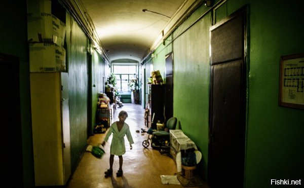 Четверть детей в России оказались за чертой бедности.

В России 26% детей живут в семьях с доходами ниже прожиточного минимума, указывается в исследовании Росстата. Детская бедность создает «ловушку нищеты», предупреждают экономисты.