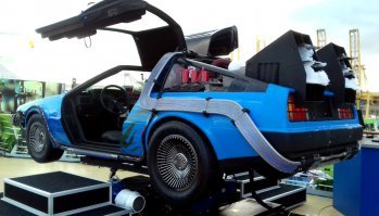 Собрать из делореана машину времени любой дурак в гараже может , а вот мой брат собрал делореан машину времени ИЗ АУДИ !!! для какой то блокчейн фирмы и катали его на кораблике =с)  в гугле картинки ищутся по тэгам coinsbank cruise delorean (не реклама хвастаюсь работой брата)