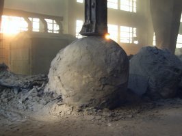 Это на современном металлургическом комбинате, шлак называется