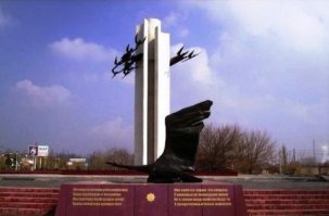 Сейчас незнаю, а раньше на 9 мая тут она звучала постоянно. Чирчик, УзССР.