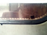 надо было вокруг лобового стекла обложить )