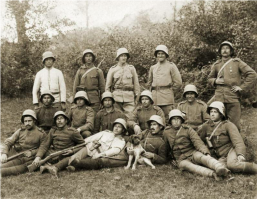 Я сразу прошу прощения за офф
На этой фотографии я не увидел ни одного арийского лица 
Это что за армия?