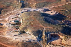 Люди там не хуже кенгуру. Эти вот под землю ныкаются.