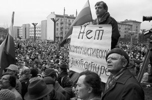 Элита никогда не будет выступать против существующего положения вещей и рубить сук, на котором сидит. Вы очень ошибаетесь, если считаете иначе. Против диктатуры коммунистической банды, оккупировавшей страну, поднялся простой народ.