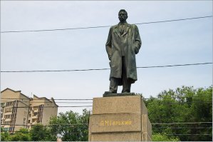 Проклятые ЕГЭшники ему еще и памятник воздвигли. И у кремлевской стены похоронили.