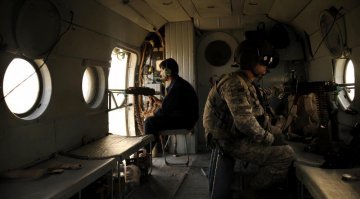 надо боевыми вертушками патрулировать и уничтожать поджигателей на месте.
Все чисто будет, трупы медведи сожрут