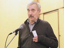 Евгений Арсеньевич Киндинов жив и здоров в свои 74 года..Живучий мужик!!