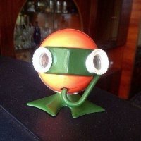 Автор,что за бред? Это не стереоскоп,там внутри просто два слайда.Эта штука была обычно на всяких курортах.Вас фотографировали,потом пару позитивов вставляли внутрь,на память об отдыхе.