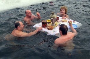 "Тем временем в России" давненько свежие не появлялись. Неужто на том закончилось все?