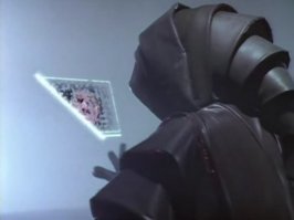 Божественную тень из Lexx напоминает: