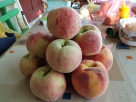 А персики какие))) Просто чума, какие сладкие))