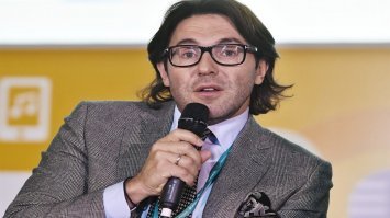 срочно в студию. позвоните малахову