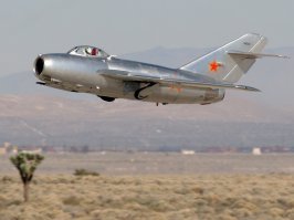 Во дают... А вот эти ребята, которые угробили кучу пендосского летающего хлама, уже значит не в счет. Битые твари...