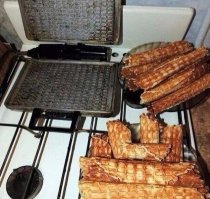Утро каждого дня. Рядом с работой в магазине по 25 рублей.