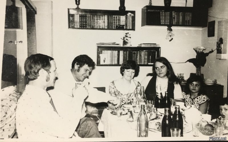 Обратите внимание на модные бакебарды (второй слева-мой дед).